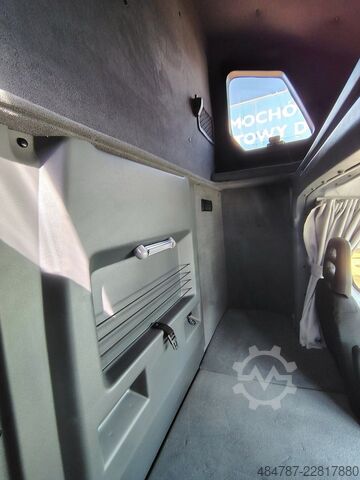 Βαν με κουρτίνα πλευράς IVECO Daily 70C18HA8 Plane LBW BackSleeper SOFORT