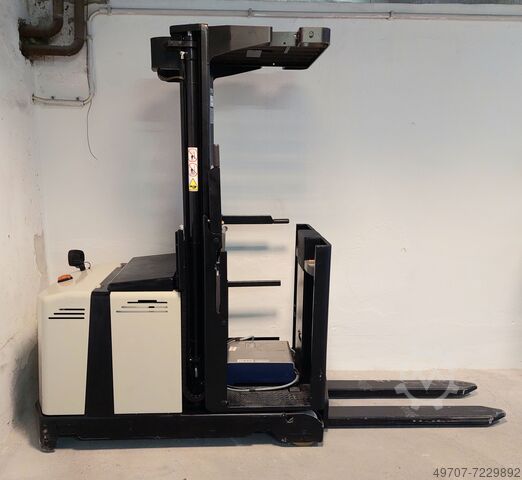 Високопідйомний комплектувальник замовлень CROWN LP3500 1t 75h operating hours