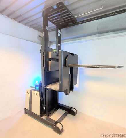 Високопідйомний комплектувальник замовлень CROWN LP3500 1t 75h operating hours