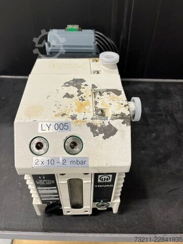 Vakuumska pumpa Leybold D4B