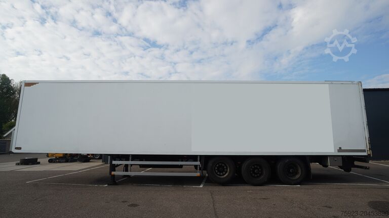 Matkalaukku Jumbo 3 AXLE CLOSED BOX