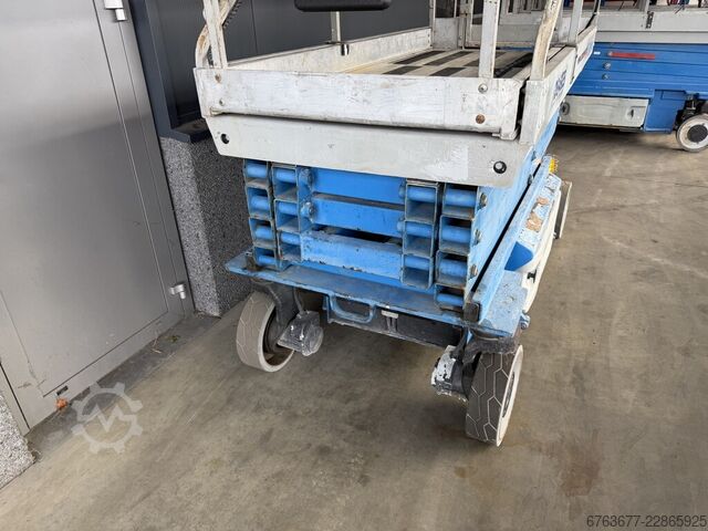 JLG 2646ES シザースリフト シザープラットフォーム高所作業車 2006年製 / 稼働時間280時間 作業高さ10メートル JLG 2646ES schaarlift schaar hoogwerker 2006 / 280uur 10mtr werkhoogte