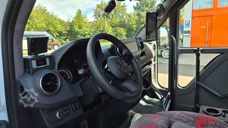 城市公交车 MERCEDES-BENZ Heckniederflur Sprinter 517 / 4 er Bestuhlung