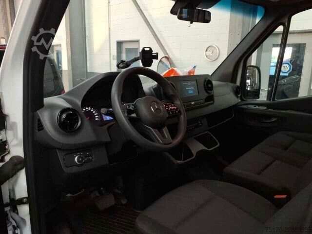 Rettungswagen Mercedes-Benz Sprinter 215 CDI 9G Krankentransport
