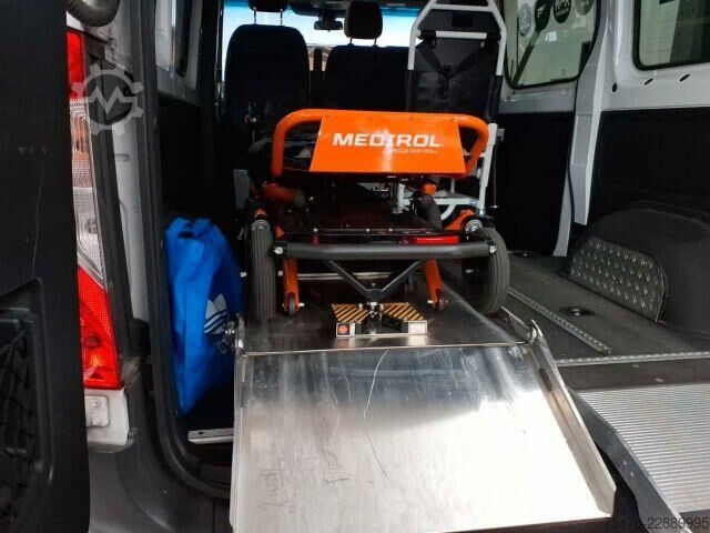 Rettungswagen Mercedes-Benz Sprinter 215 CDI 9G Krankentransport