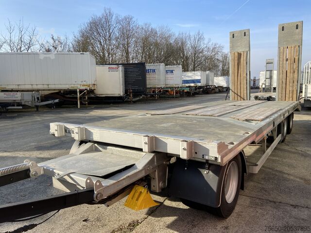 Low loader trailer Möslein TO 3 F Schwebheim  Neuwertig 3 Achs Tieflader 8,10 m Ladefläche