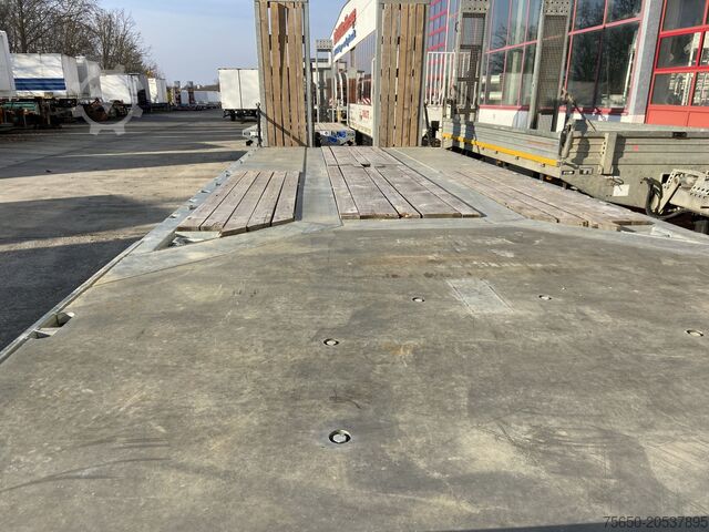 Low loader trailer Möslein TO 3 F Schwebheim Neuwertig 3 Achs Tieflader 8,10 m Ladefläche