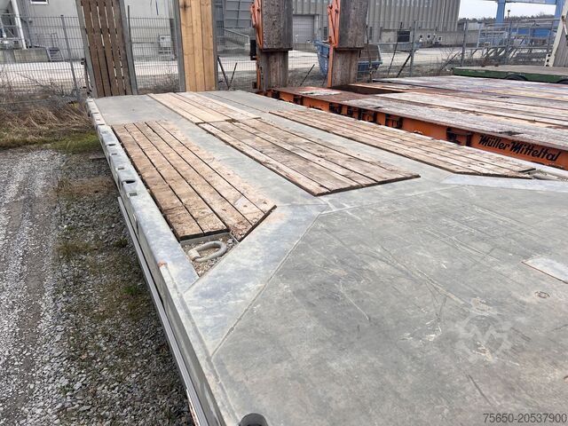 Low loader trailer Möslein TO 3 F Schwebheim 3 Achs Tiefladeranhänger 9 m Ladefläche