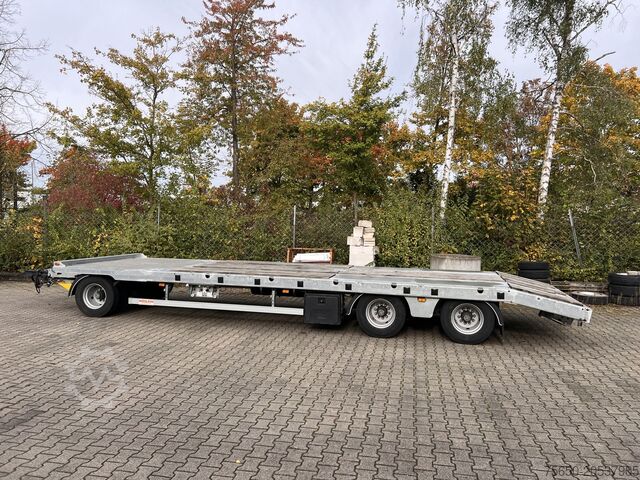 Low loader trailer Möslein TO 3 F Schwebheim  3 Achs Tiefladeranhänger