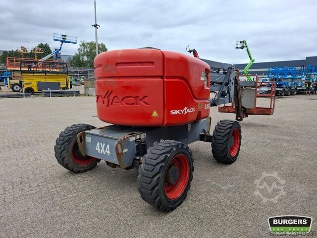 Nền tảng làm việc bằng kính thiên văn có khớp nối Skyjack SJ51 AJ