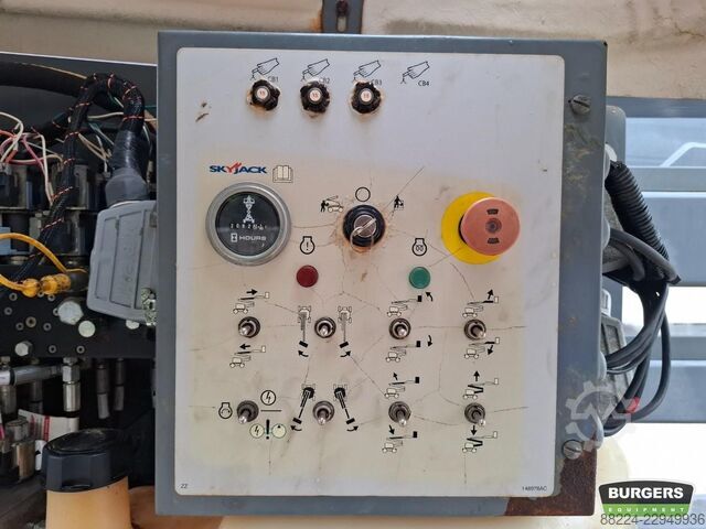 Nền tảng làm việc bằng kính thiên văn có khớp nối Skyjack SJ51 AJ