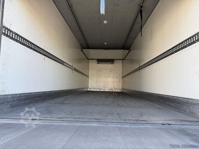 Iveco 260S40 6x2*4 Carrier refrigerated box truck Iveco 260S40 6x2*4 Carrier 1050