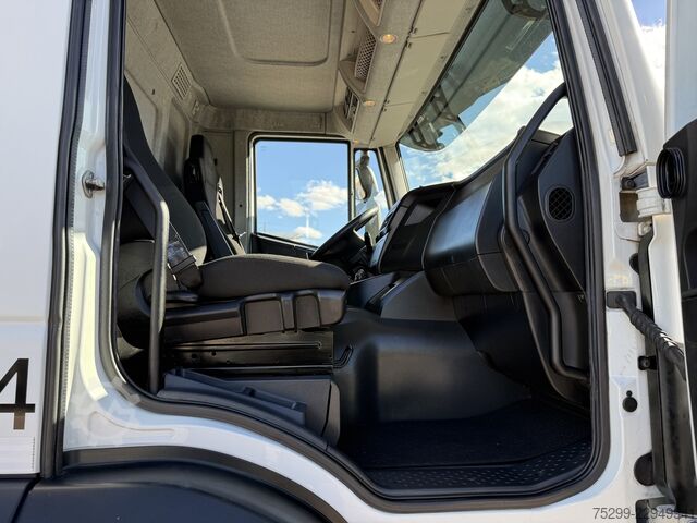 Iveco 260S40 6x2*4 Carrier refrigerated box truck Iveco 260S40 6x2*4 Carrier 1050