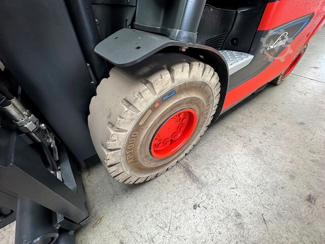 2019年保养 + UVV至2027年9月，使用时间为12,341小时。 Linde E25