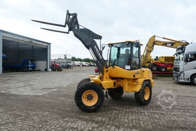 Челен товарач VOLVO L30G, 4+1 Schaufel, Palettengabel, Hydr. S.W.S.