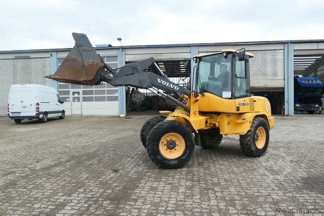 Челен товарач VOLVO L30G, 4+1 Schaufel, Palettengabel, Hydr. S.W.S.