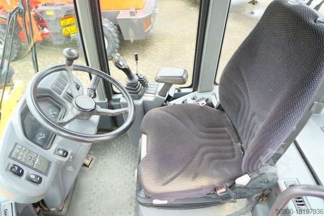Челен товарач VOLVO L30G, 4+1 Schaufel, Palettengabel, Hydr. S.W.S.