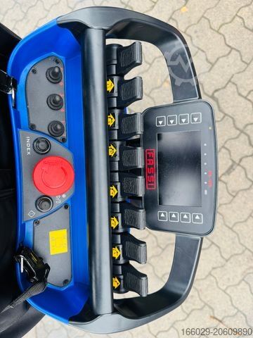 Flatbed truck VOLVO FH 500 8x4 Kran F710 RA2.27 Jib & Winde Sofort