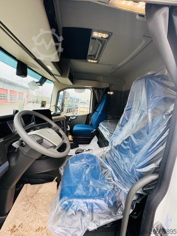 Spesialkjøretøy VOLVO FH 500 8x4 Kran F710 RA2.27 Jib & Winde Sofort