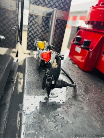 Lastebil med plan VOLVO FH 500 8x4 Kran F710 RA2.27 Jib & Winde Sofort