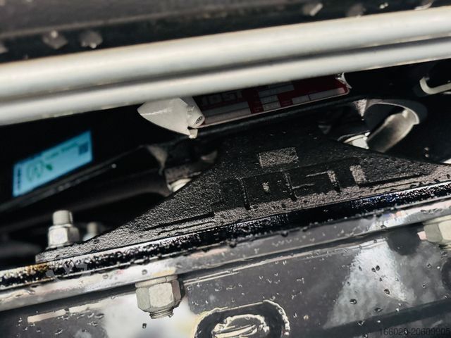 Lastebil med plan VOLVO FH 500 8x4 Kran F710 RA2.27 Jib & Winde Sofort