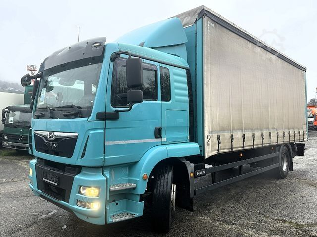 平床トラック（シート付き） MAN TGM 18.340