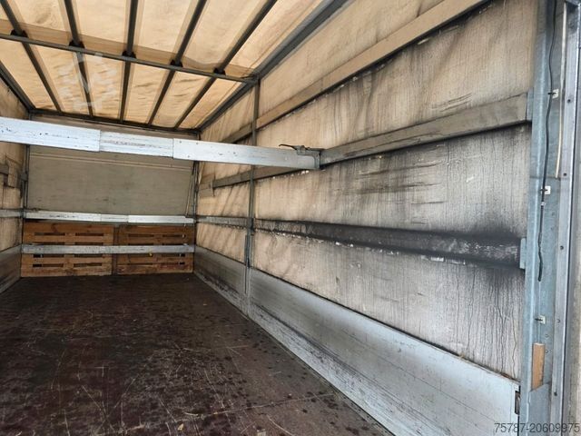 Aizkaru sānu furgons IVECO 80-220 Eurocargo, Gardine, ladebordwand