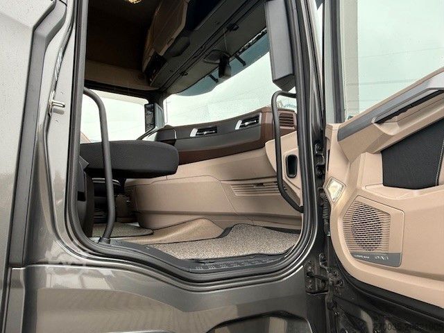 Tractor estándar DAF XG+ 530 NGD ACC+Intarder+ALU+Leder+2Tanks+TOP