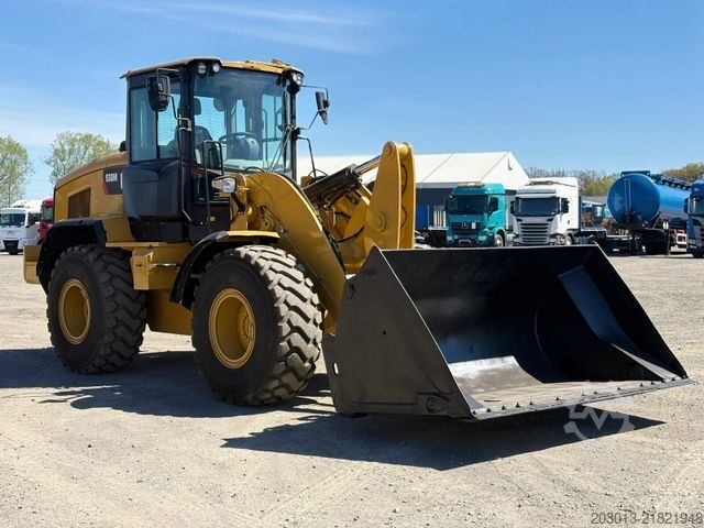 Riteņu iekrāvējs CATERPILLAR 930M Radlader mit Schaufel 2.090 BTH