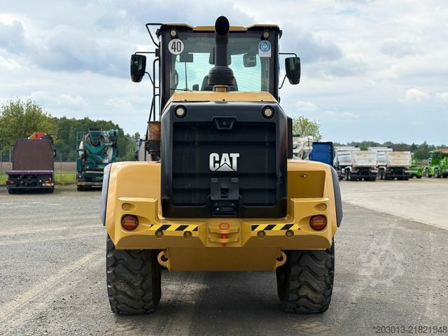 Riteņu iekrāvējs CATERPILLAR 930M Radlader mit Schaufel 2.090 BTH