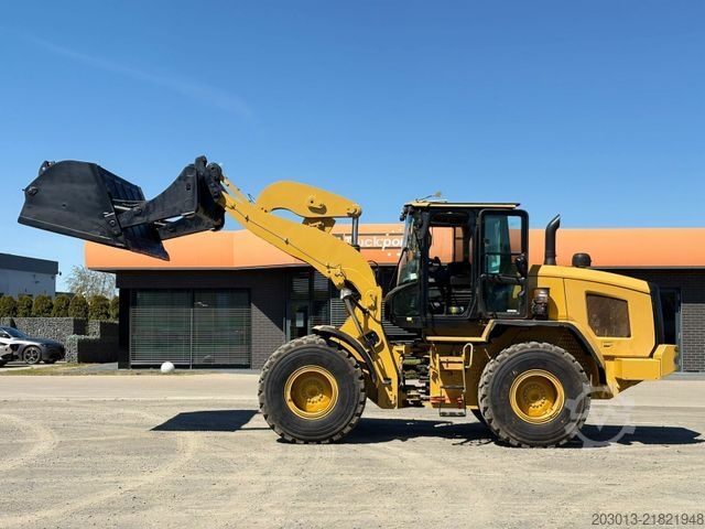Riteņu iekrāvējs CATERPILLAR 930M Radlader mit Schaufel 2.090 BTH