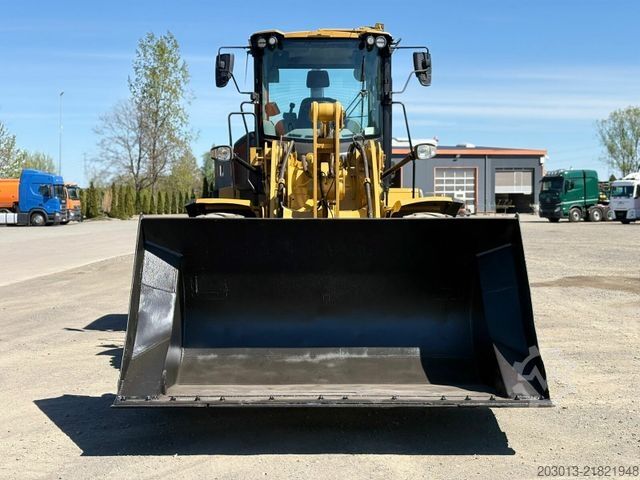 Riteņu iekrāvējs CATERPILLAR 930M Radlader mit Schaufel 2.090 BTH