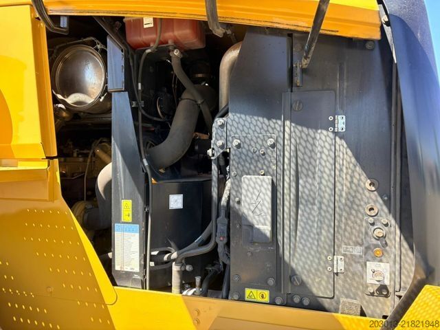 Riteņu iekrāvējs CATERPILLAR 930M Radlader mit Schaufel 2.090 BTH