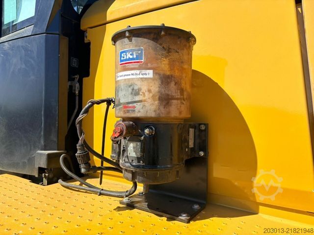 Riteņu iekrāvējs CATERPILLAR 930M Radlader mit Schaufel 2.090 BTH
