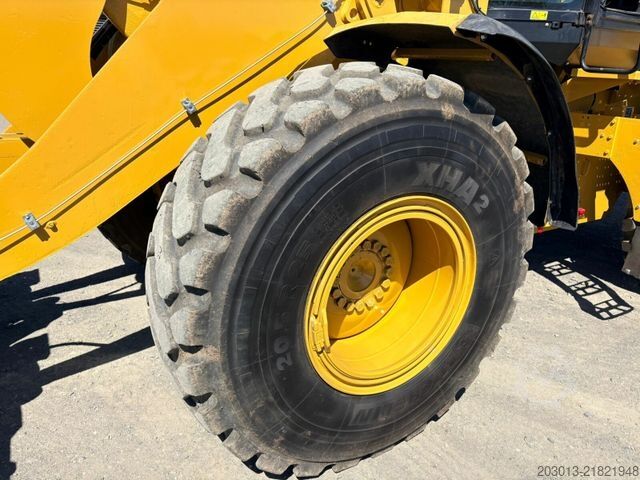 Riteņu iekrāvējs CATERPILLAR 930M Radlader mit Schaufel 2.090 BTH