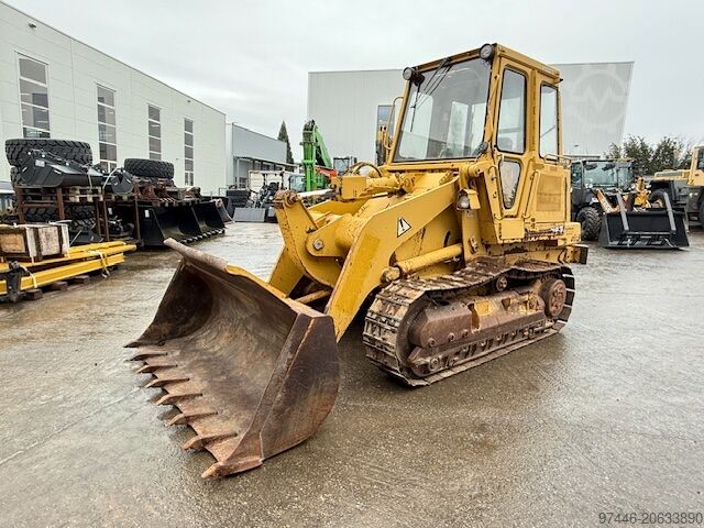 Пълзящ товарач Caterpillar 943