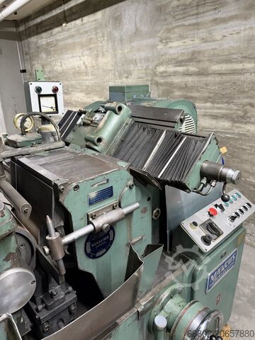 Máquina de retificação cilíndrica sem centro Malcus MC-40