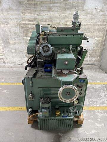 Máquina de retificação cilíndrica sem centro Malcus MC-40