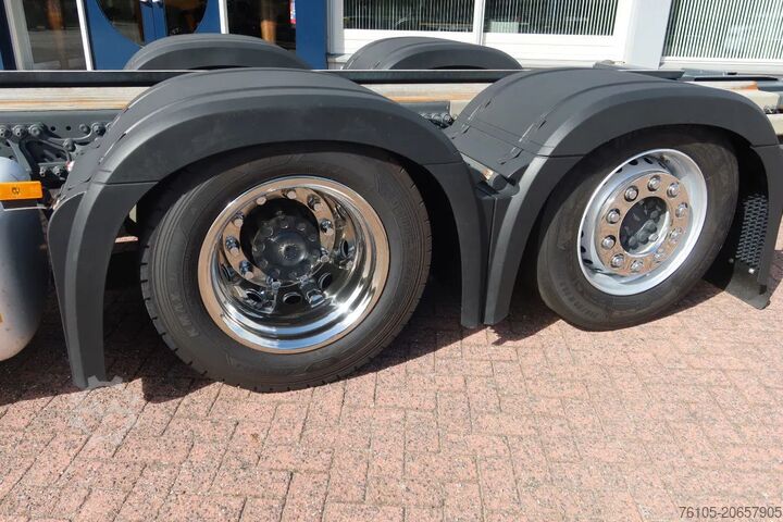 Undirvagn með ökumannshúsi Mercedes-Benz Actros 2642 LL Chassis Cabine Giga space