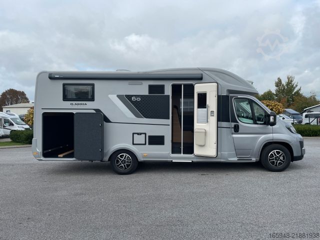 Daļēji integrēta kemperis ADRIA Matrix 60Y 670 SL JUBILEE *Sondermodell*