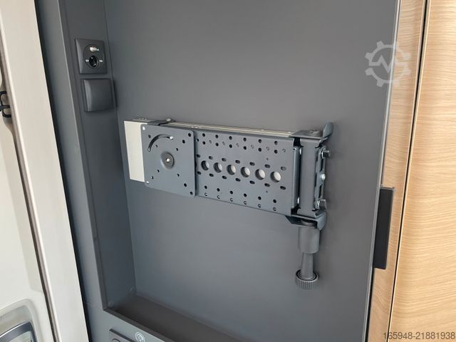 Daļēji integrēta kemperis ADRIA Matrix 60Y 670 SL JUBILEE *Sondermodell*