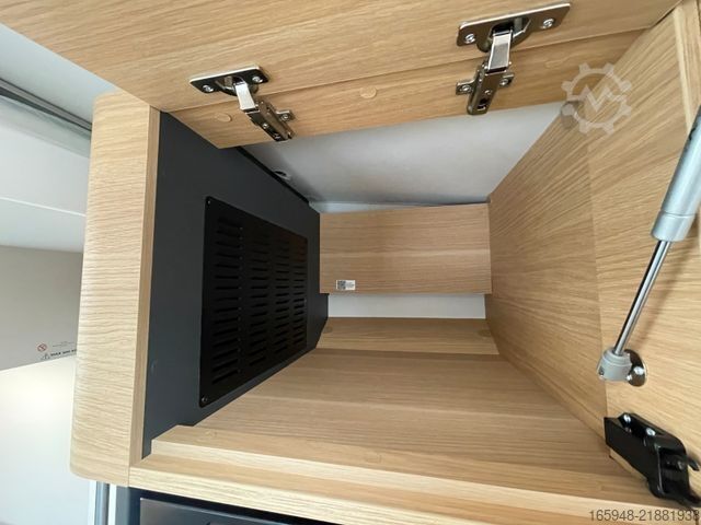 Daļēji integrēta kemperis ADRIA Matrix 60Y 670 SL JUBILEE *Sondermodell*