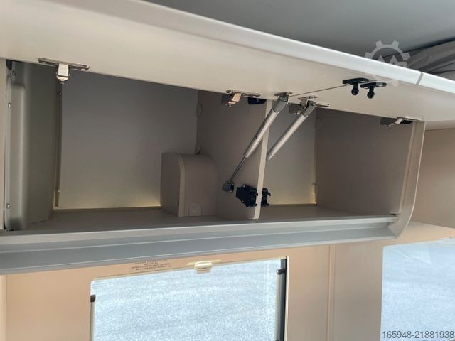 Daļēji integrēta kemperis ADRIA Matrix 60Y 670 SL JUBILEE *Sondermodell*