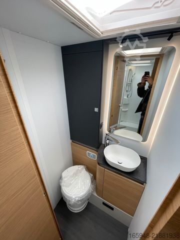 Daļēji integrēta kemperis ADRIA Matrix 60Y 670 SL JUBILEE *Sondermodell*