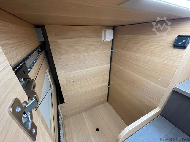 Daļēji integrēta kemperis ADRIA Matrix 60Y 670 SL JUBILEE *Sondermodell*