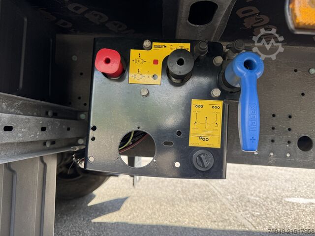 Trailer semi terbuka dengan terpal Schmitz Cargobull SCS 24/L Mega, Liftachse, 3m Hubdach