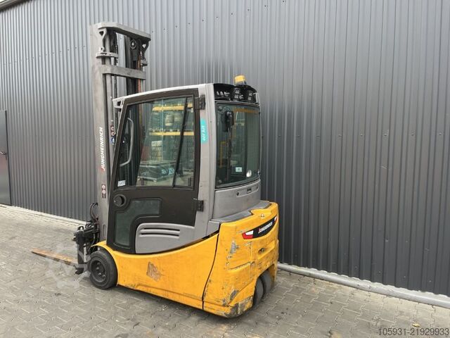 Electric 3-wheel forklift Jungheinrich EFG220