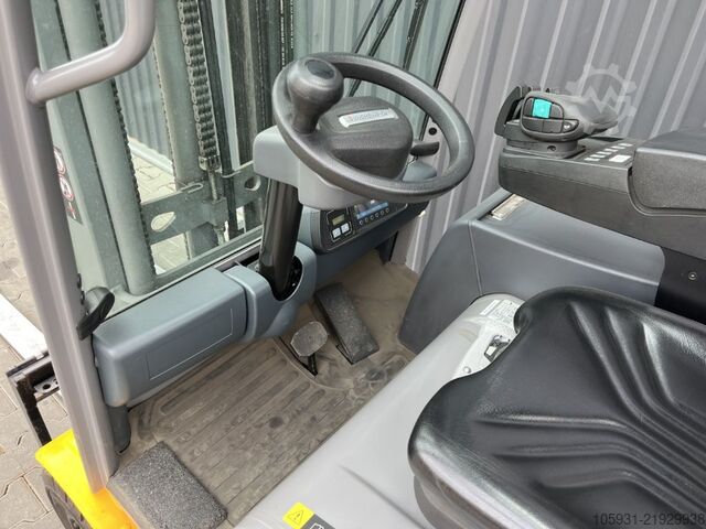 Electric 3-wheel forklift Jungheinrich EFG215
