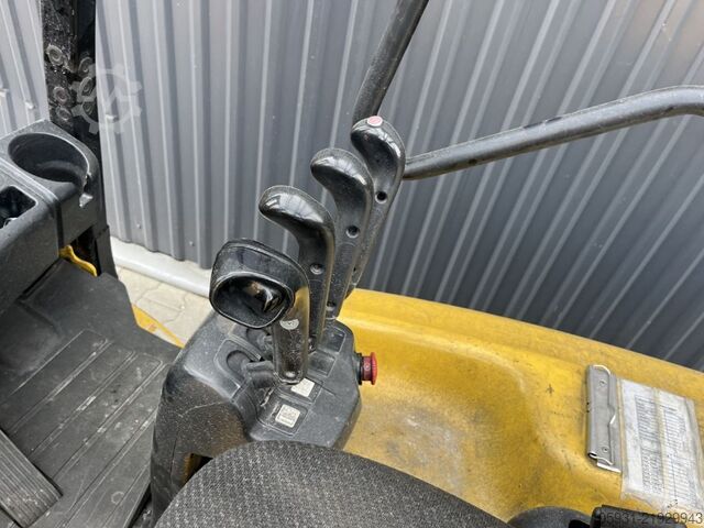Carrello elevatore elettrico a 4 ruote Yale ERP25VL