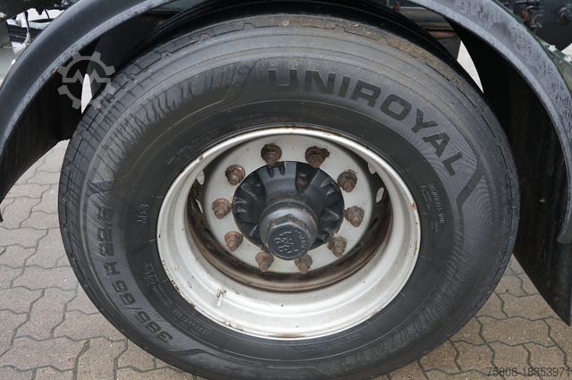 Siilosäiliöperävaunu FELDBINDER Heut 31.2 Silo 31000 L 4 Kammern